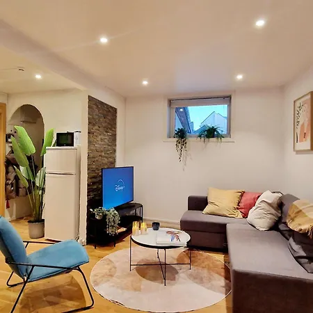 Center Retreat With King Bed Apartman