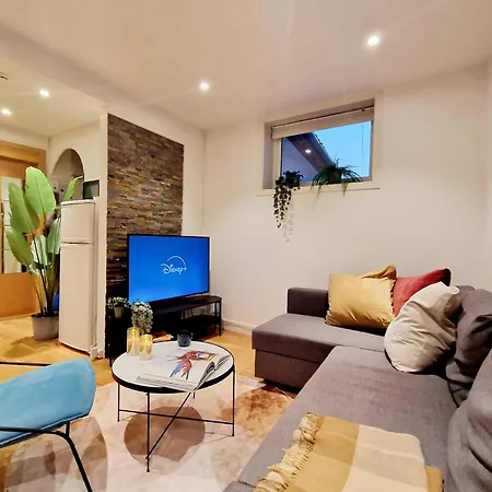 Center Retreat With King Bed Apartment