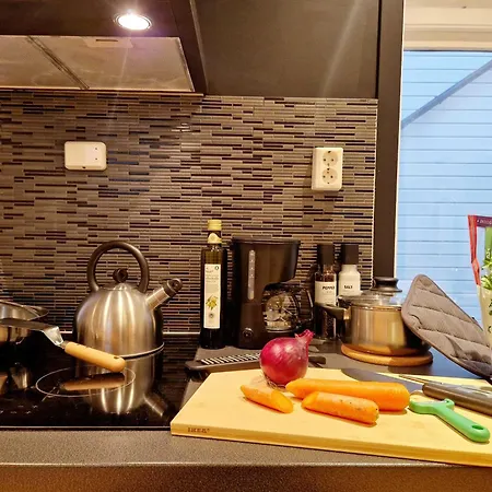 Center Retreat With King Bed Bergen