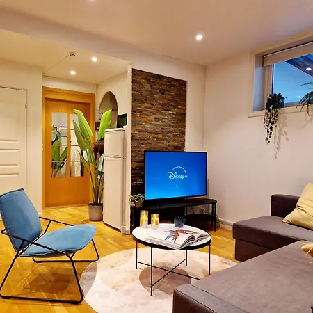 Apartment Center Retreat With King Bed *