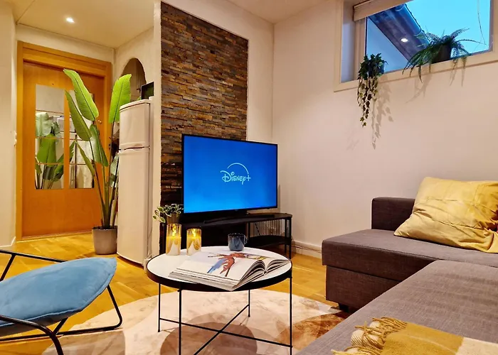 Apartament Center Retreat With King Bed *