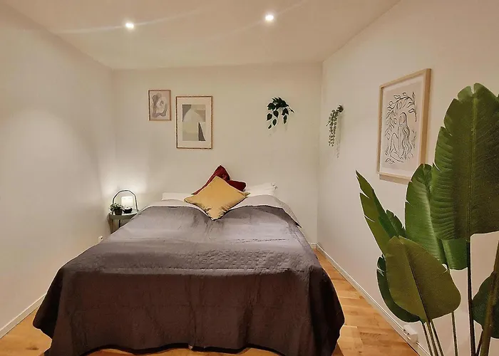Apartament Center Retreat With King Bed